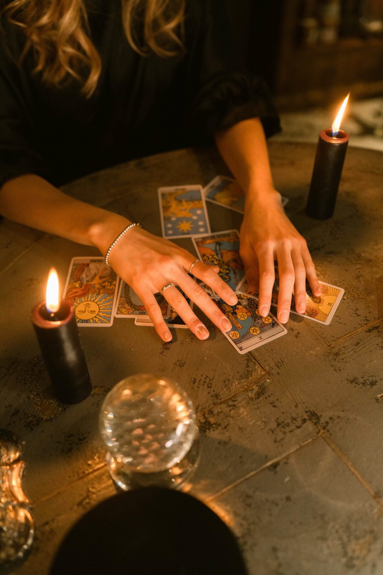 Read more about the article How To Do A Daily Tarot Card Reading