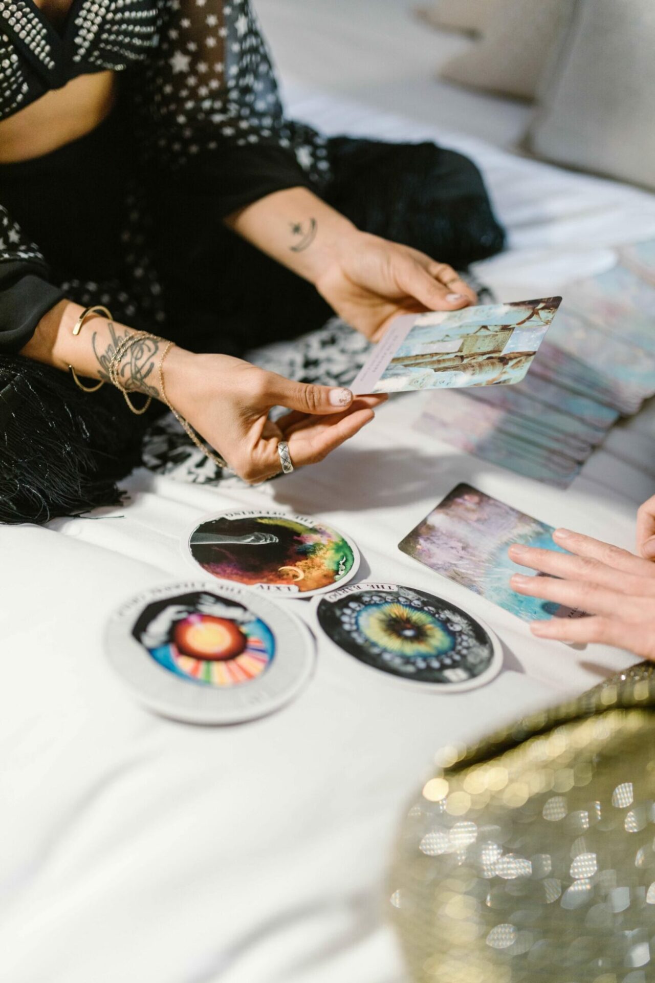 Read more about the article How to Use Tarot Cards To Interpret Your Dreams